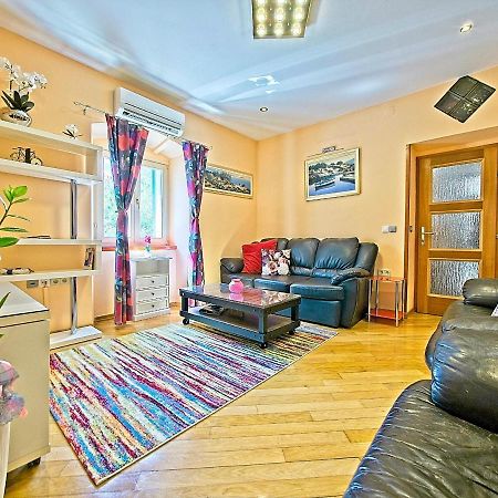 Nina Apartment Split Luaran gambar