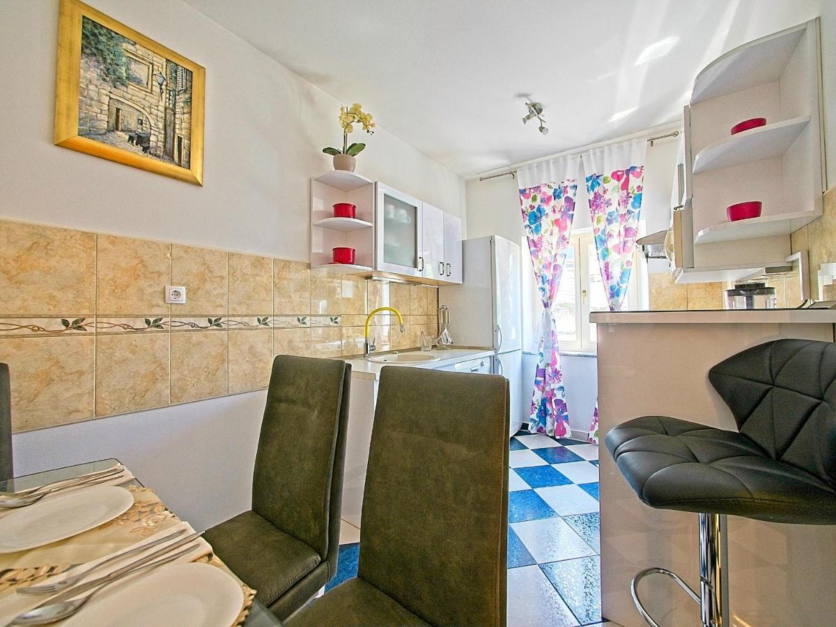 Nina Apartment Split Luaran gambar
