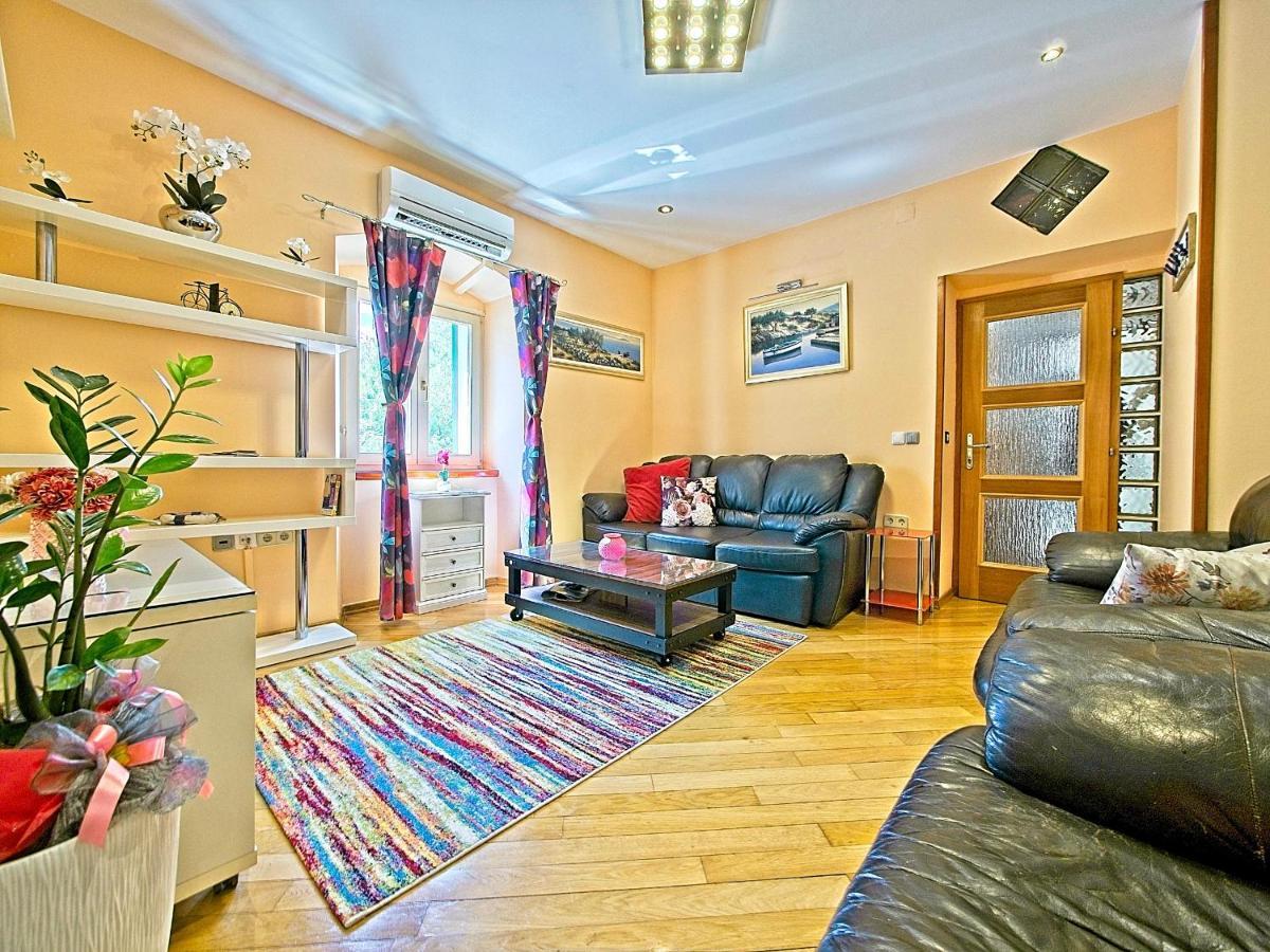 Nina Apartment Split Luaran gambar