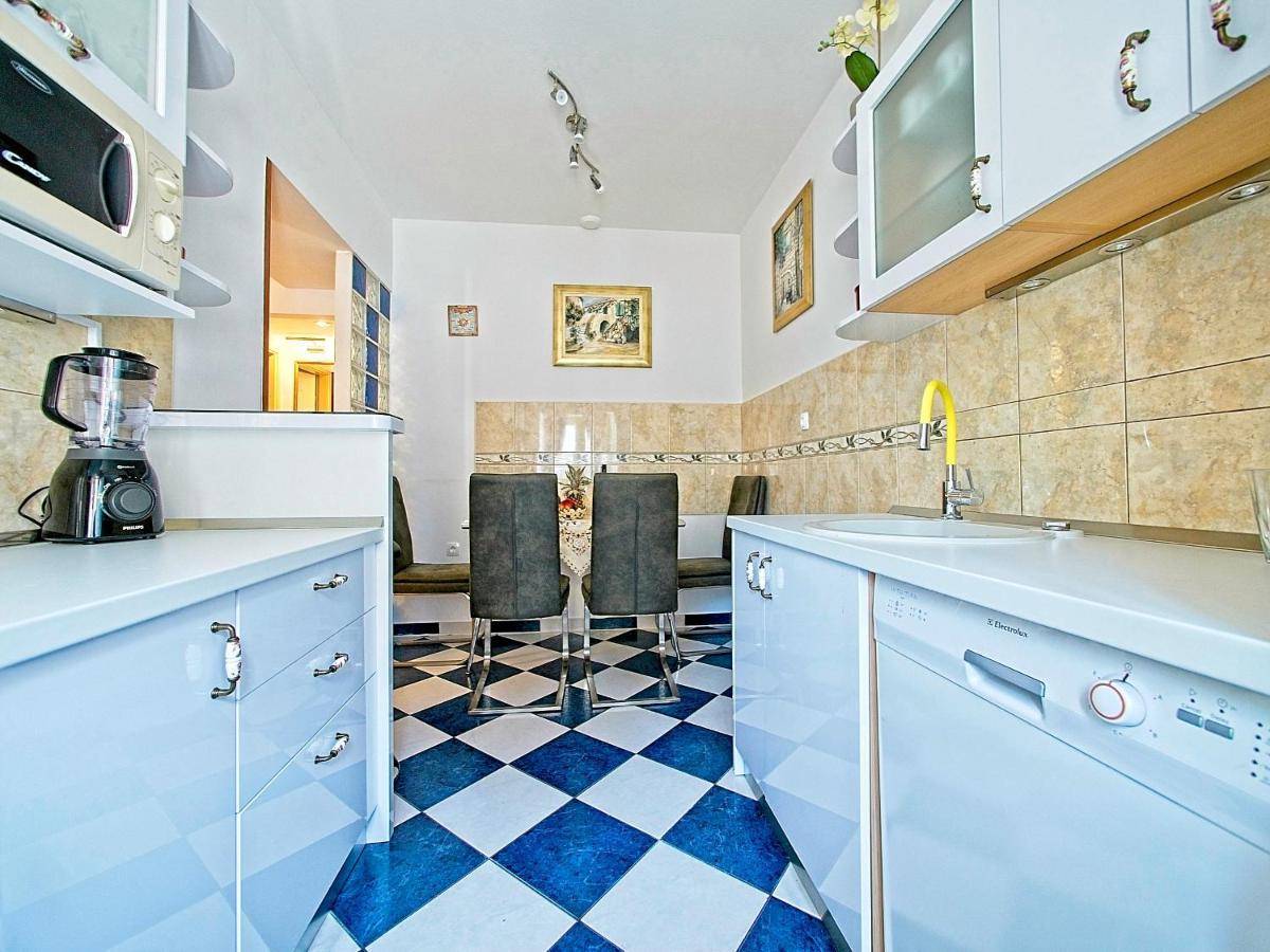 Nina Apartment Split Luaran gambar