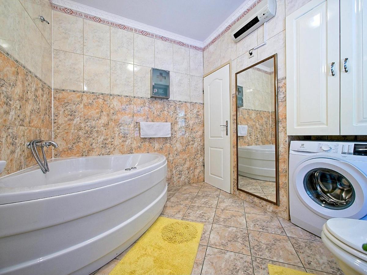 Nina Apartment Split Luaran gambar