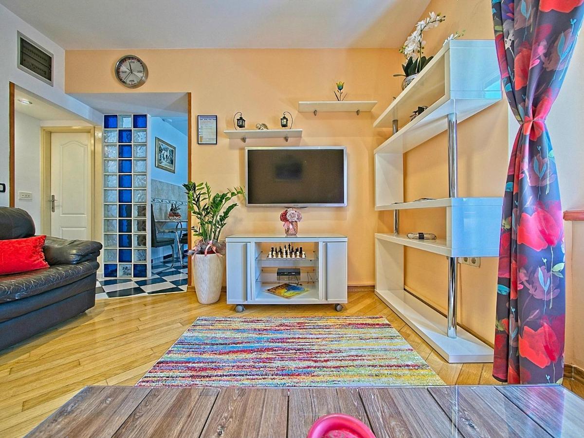 Nina Apartment Split Luaran gambar